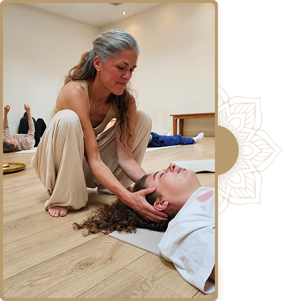 Lizette tijdens een Kundalini NRGY sessie in Yogahouse Arnhem.